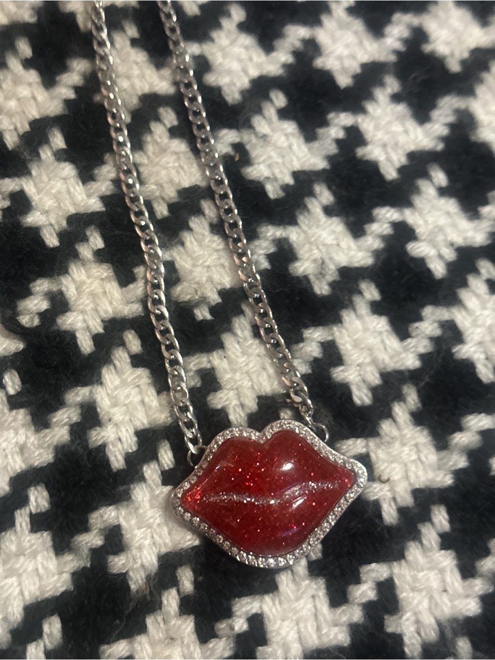Y2K Red Lip Pendant Necklace - Sparkling Red Lip Charm